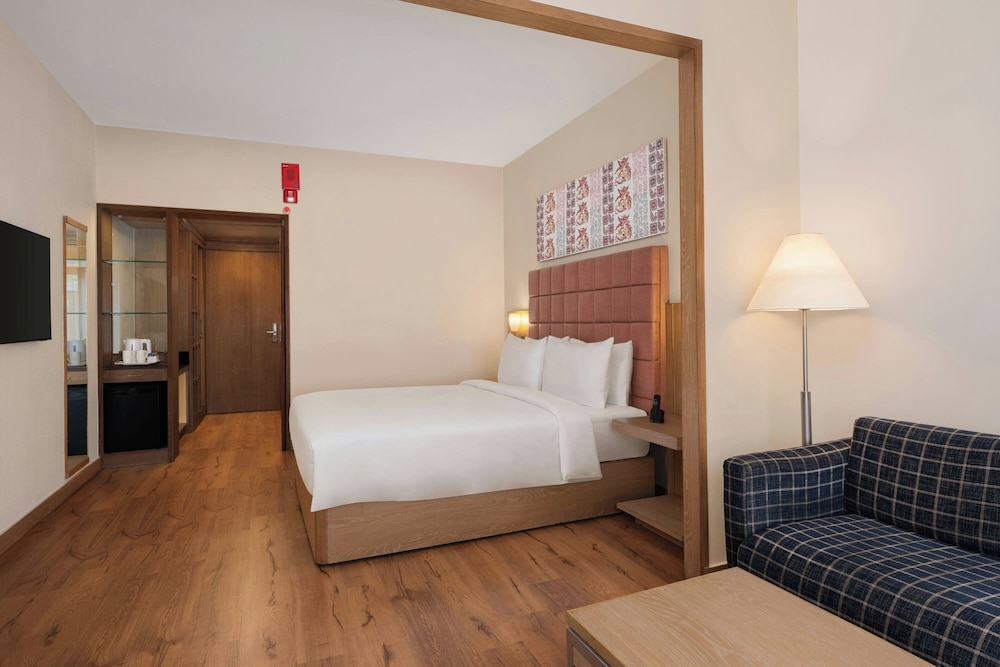 Executive Room, 1 King Bed - Photo 3