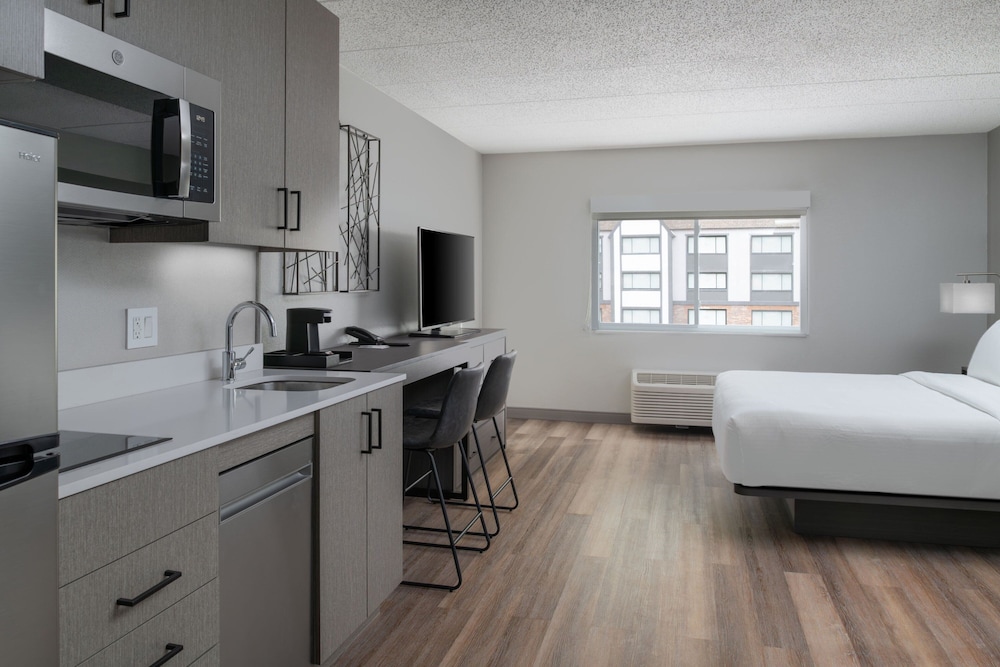Studio, 1 King Bed (Hearing Accessible)