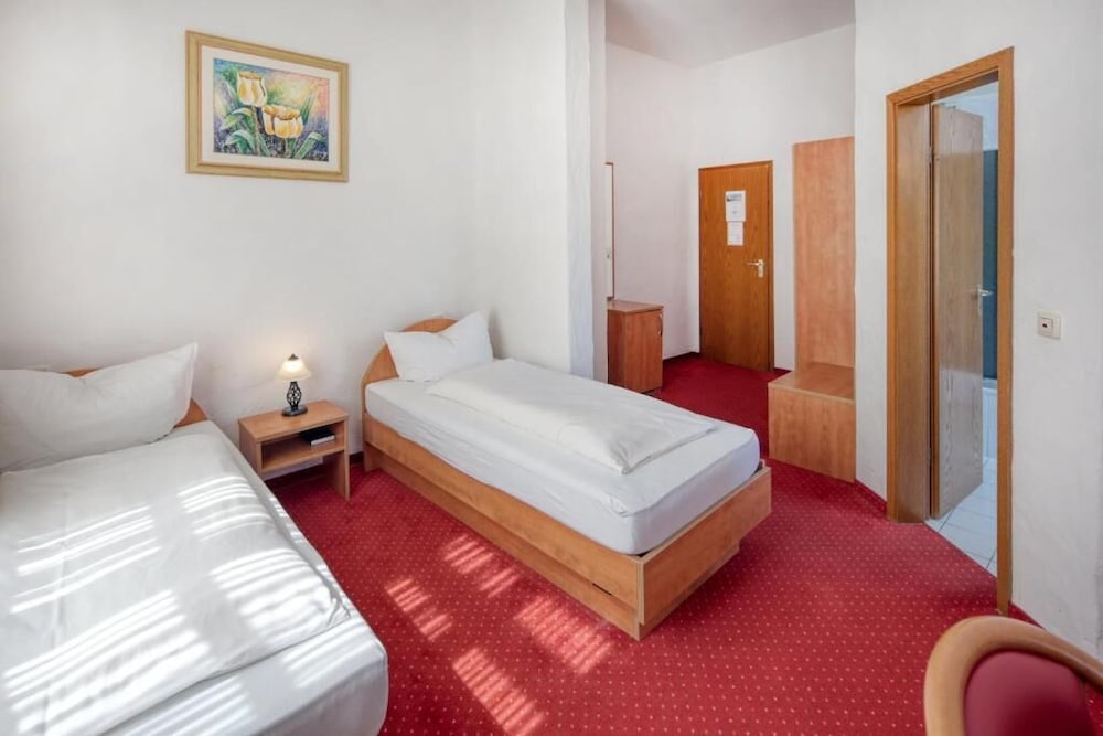Economy Double or Twin Room, Private Bathroom - Photo 1