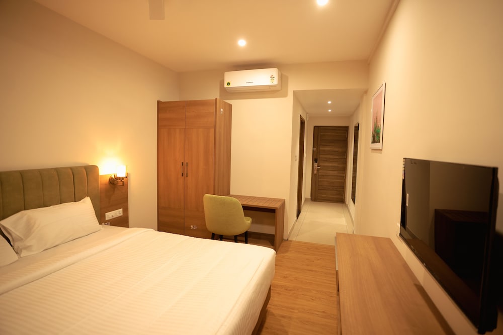 Classic Double Room, City View