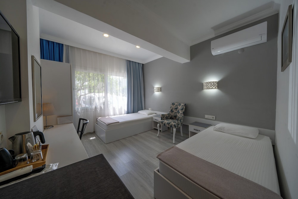 Double or Twin Room photo 2