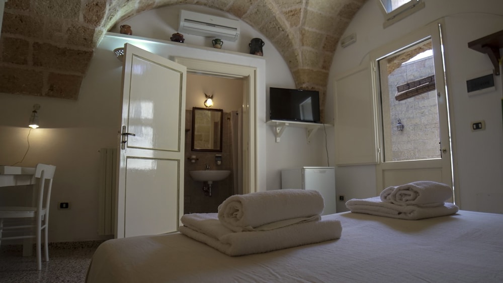Traditional Double Room, 1 Bedroom, Ensuite - Photo 8
