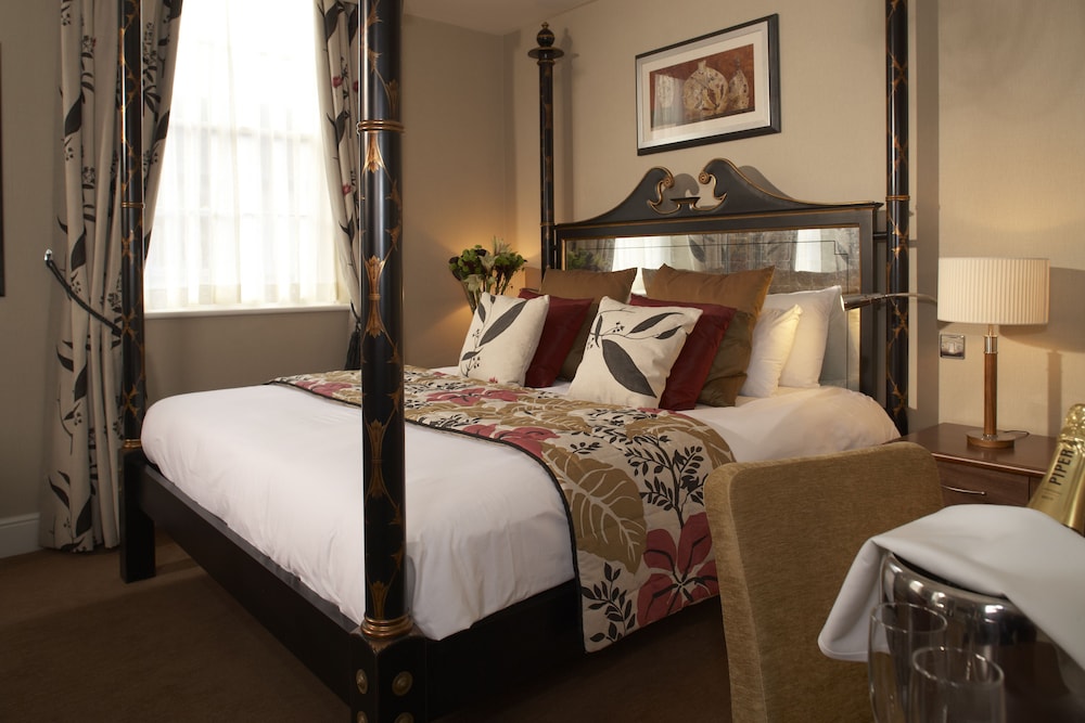 Suite, 1 King Bed, Non Smoking (Four Poster Bed) - Photo 2
