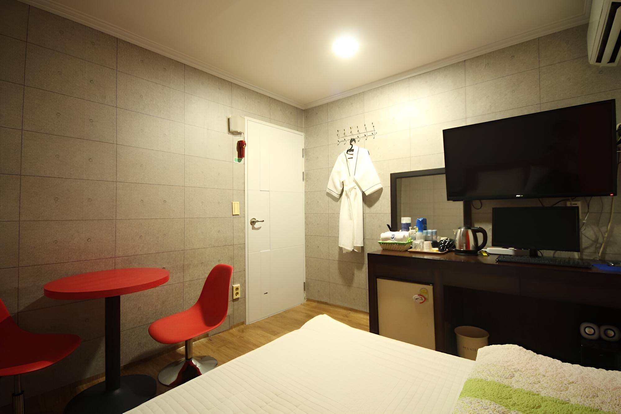 Room (Standard Room) - Photo 3