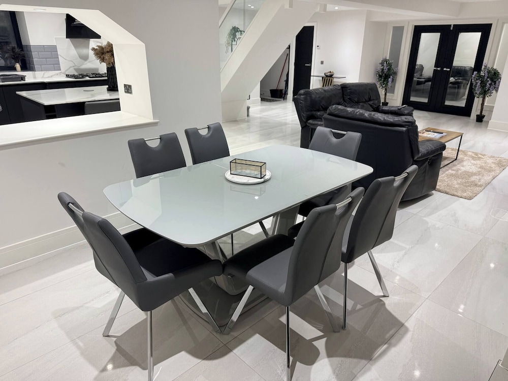 Luxury Home 5 Bedroom 3 Bathroom Games Room Parking, Foto 32