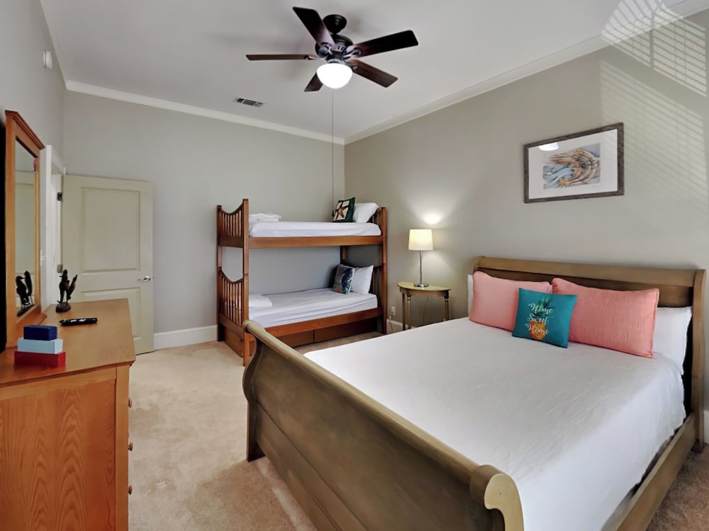 Studio (3 Bedrooms)