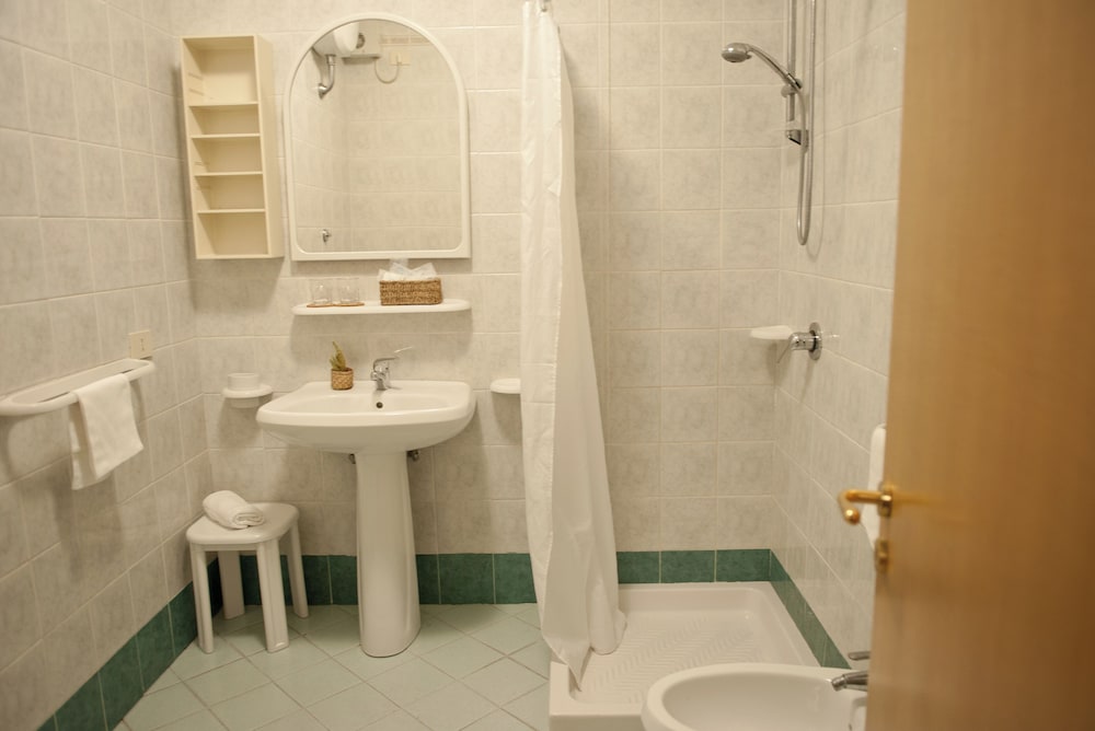 Economy Double Room, Pool Access photo 2