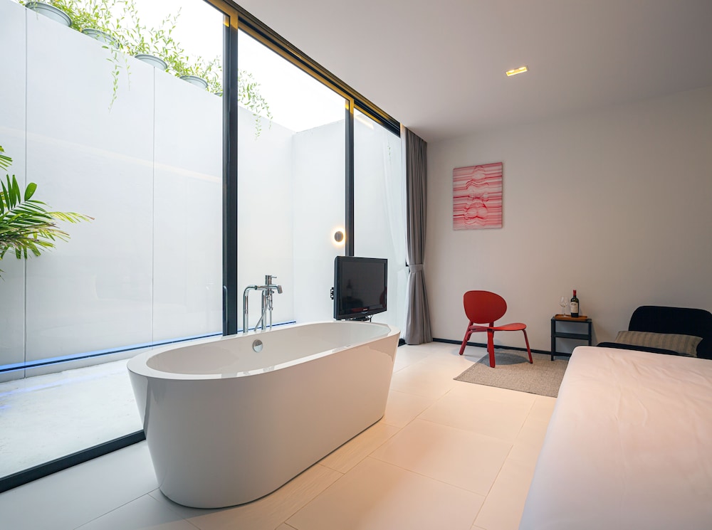 Basic Suite photo 2