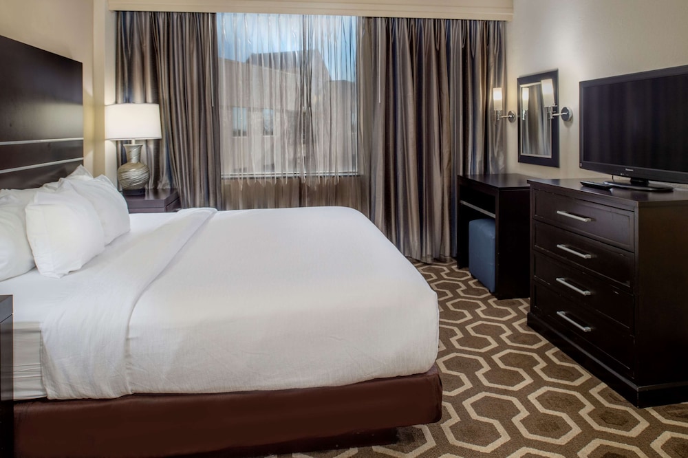 Suite, 1 Queen Bed, Accessible, Bathtub (Mobility & Hearing) - Photo 3