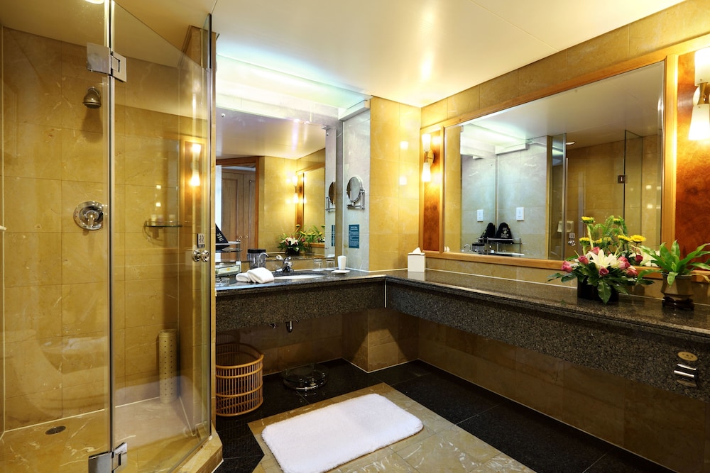 Deluxe King Room photo 1