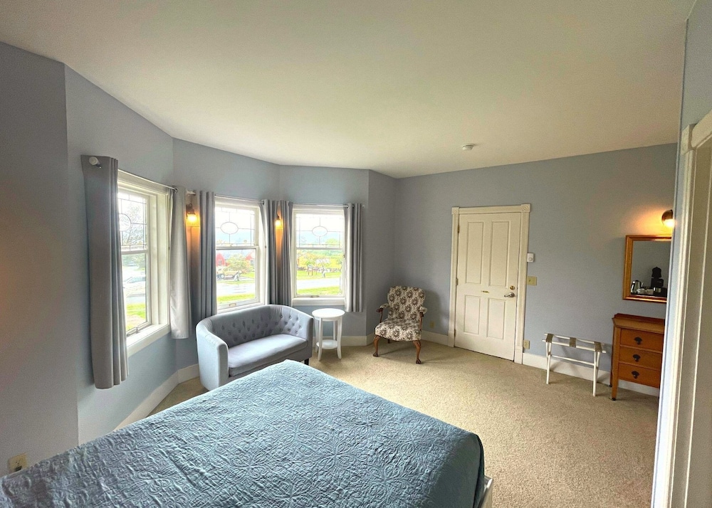 ROOM SEVEN photo 1