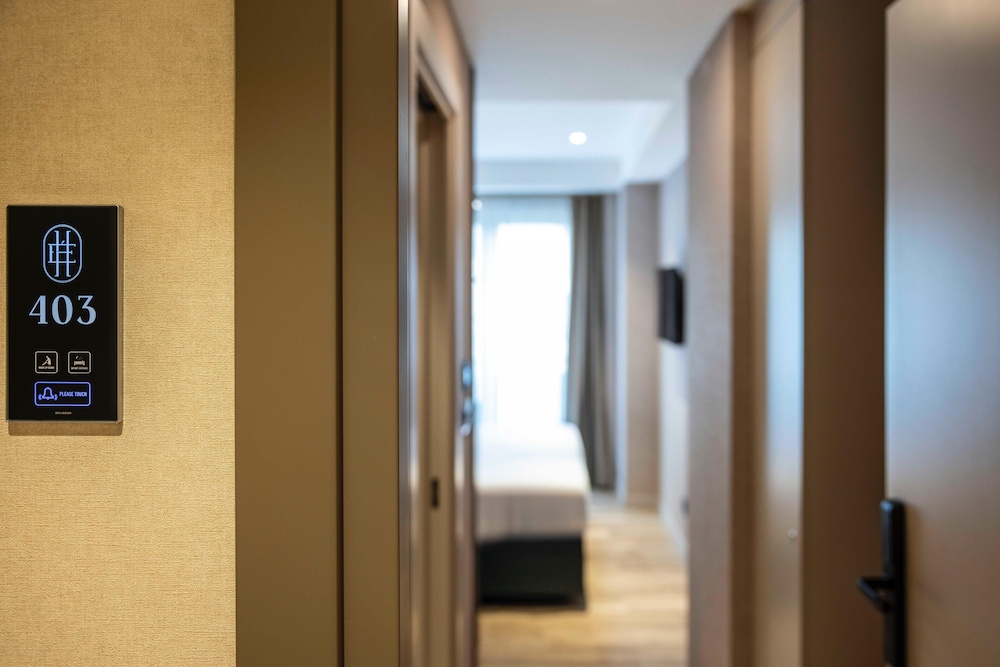 Superior Double or Twin Room, City View photo 2