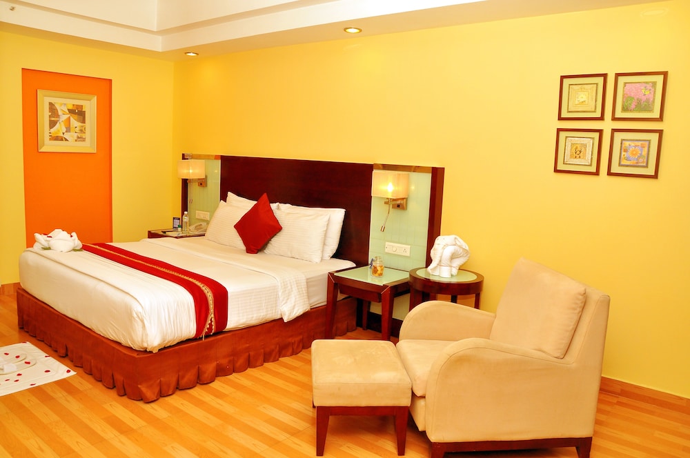 Deluxe King Room Free Drop to Sipcot IT Park photo 3