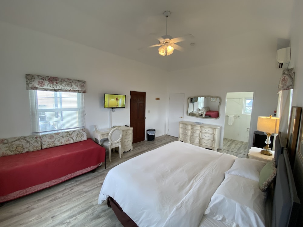 Executive Quad Deluxe Suite photo 3