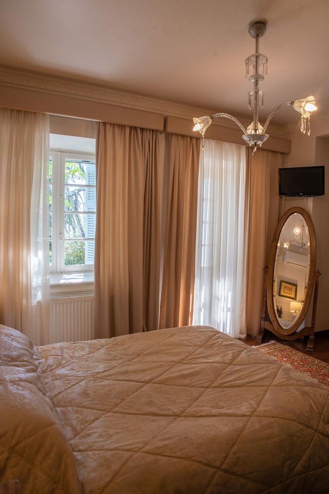 Deluxe Suite, 2 Bedrooms, Balcony, Garden View photo 3