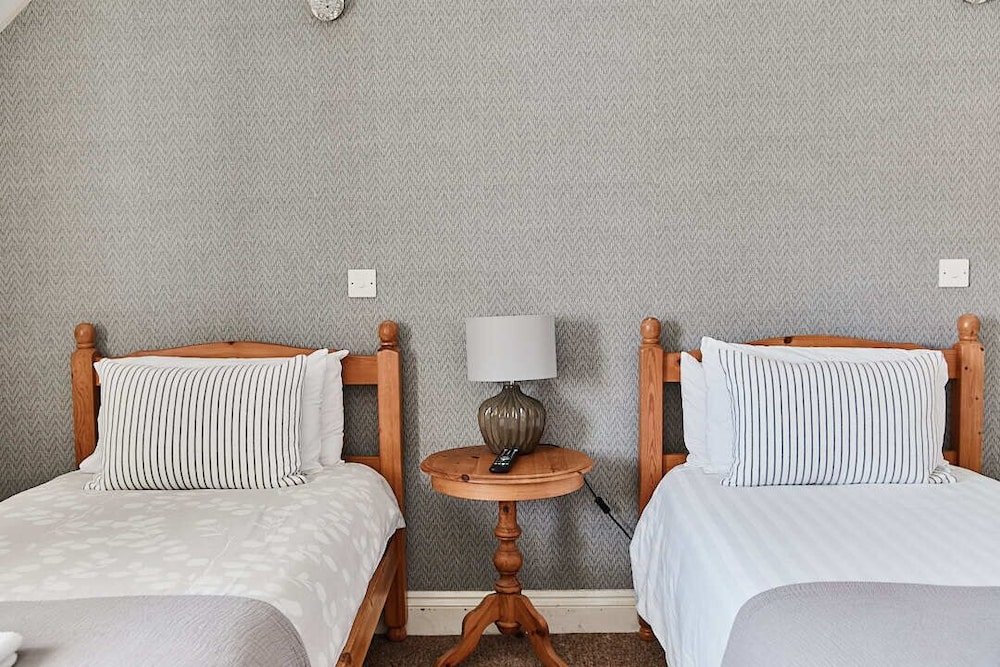 Deluxe Twin Room, Ensuite - Photo 1