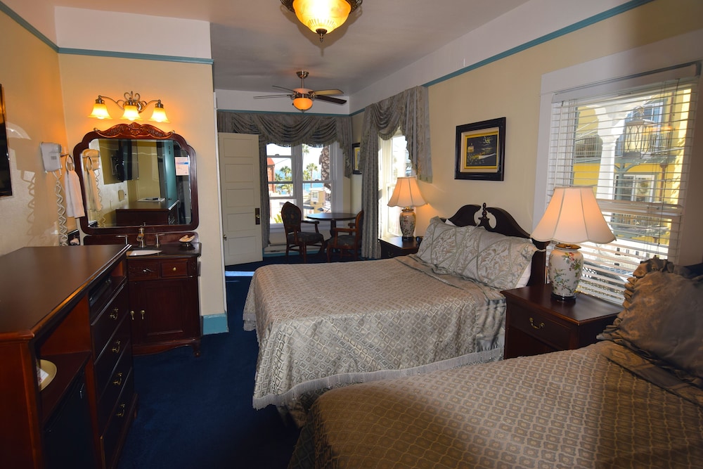Family Double Room, 2 Double Beds, Partial Ocean View (2 Doubles- Ocean View) photo 2