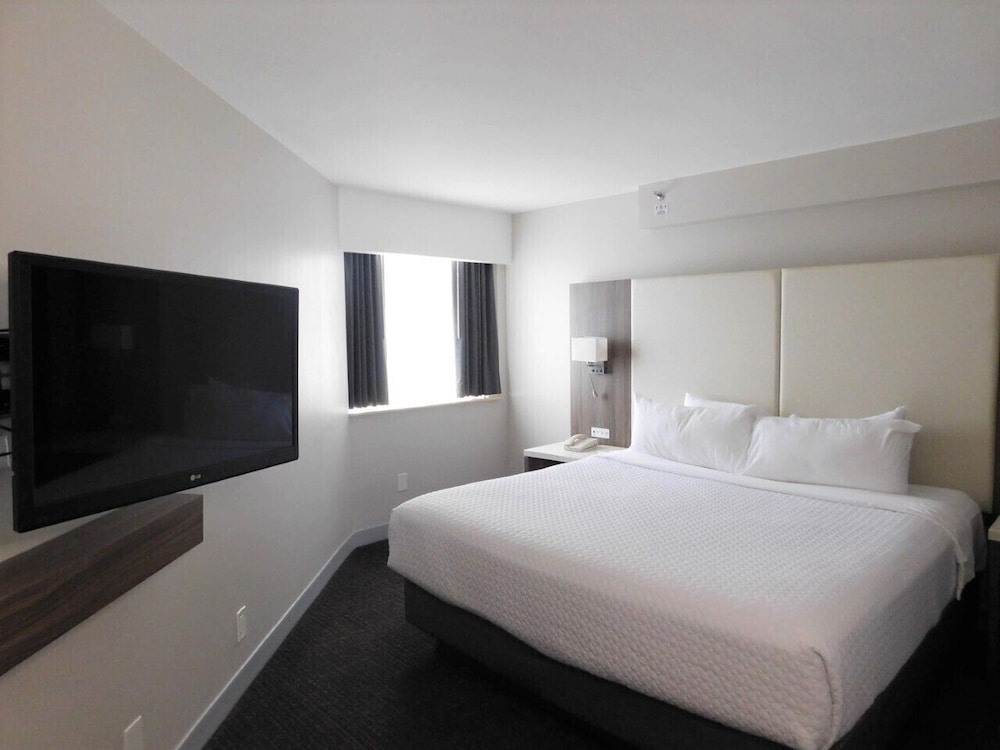 Standard Room, 1 King Bed (Worklife) photo 3