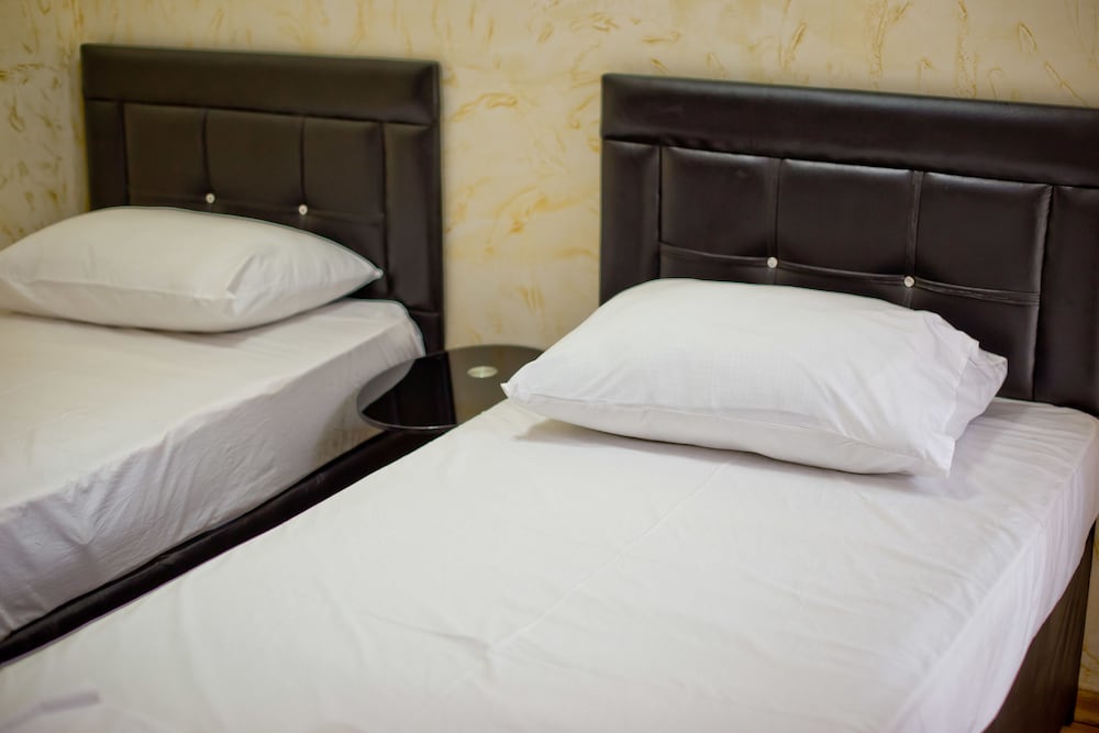 Suite, Multiple Beds (402)