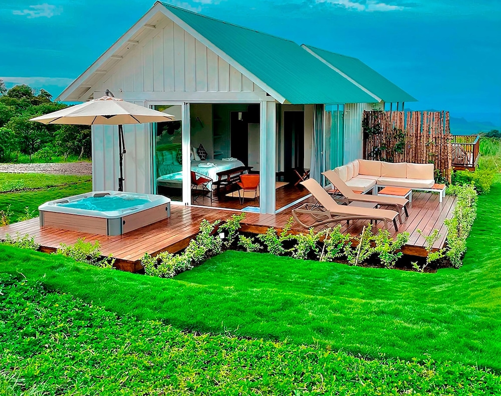 Panoramic Cabin, 1 King Bed, Hot Tub, Mountain View photo 2