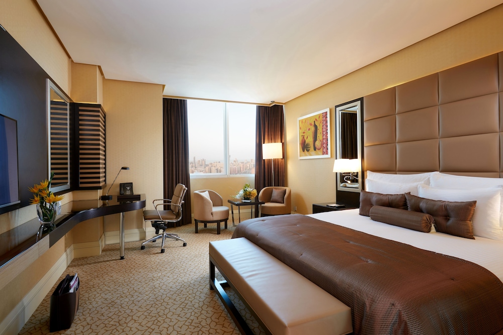 Room, 1 Queen Bed, Club Lounge Access (Club)