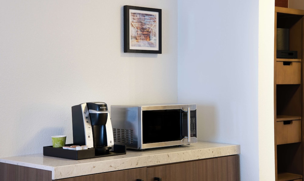 Suite, 1 Bedroom - Photo 5