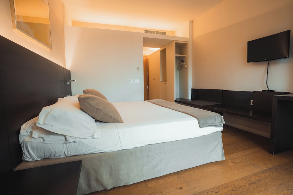 Double Room - Photo 2