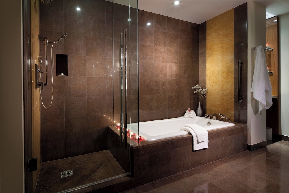 Executive Room, 2 Double Beds thumbnail 6