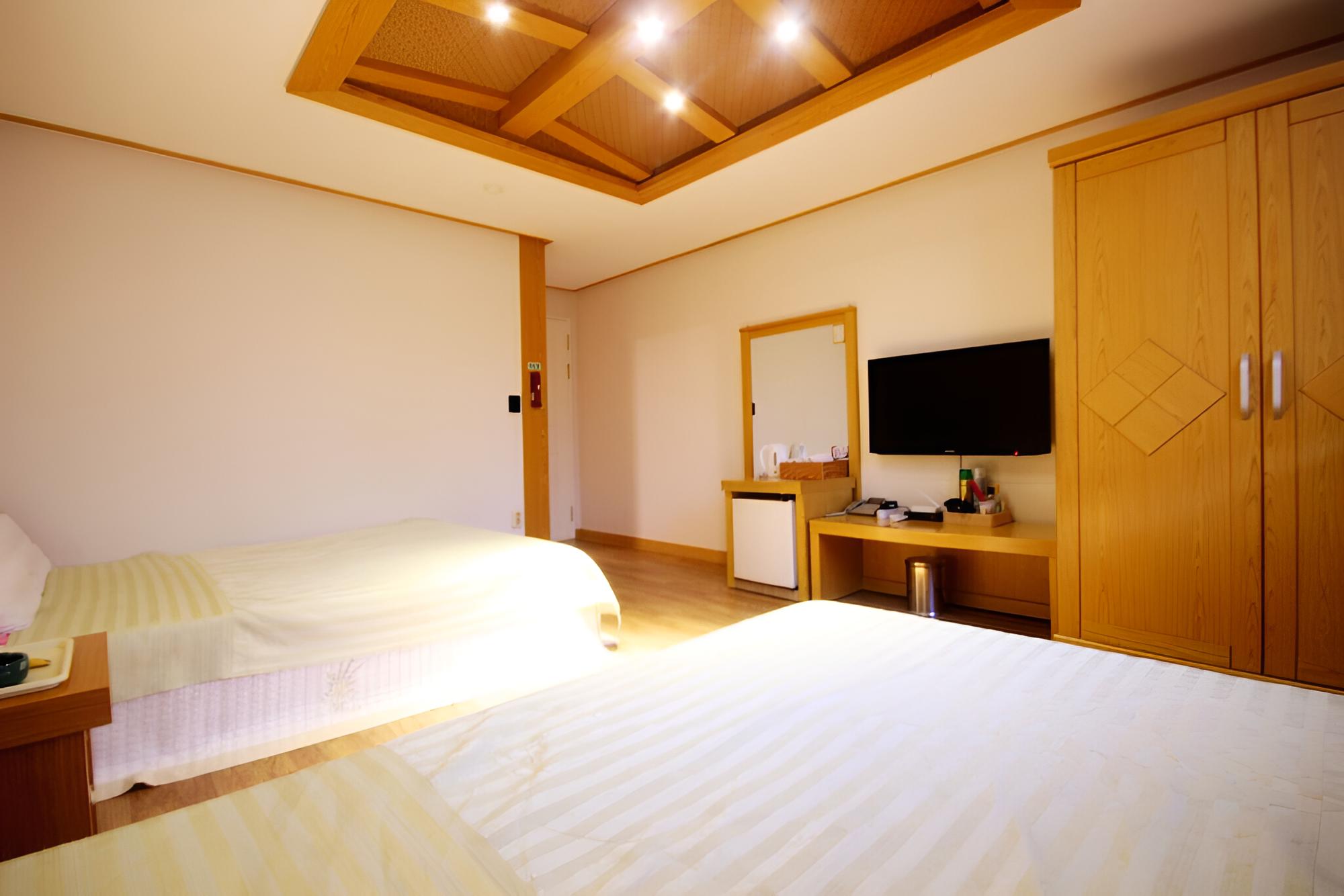 Room (Twin room) - Photo 4