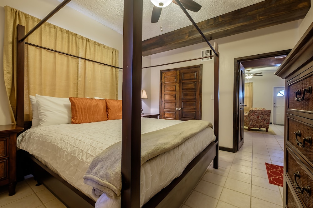 Superior Suite, 1 King Bed with Sofa bed, Kitchen, Oceanfront photo 2