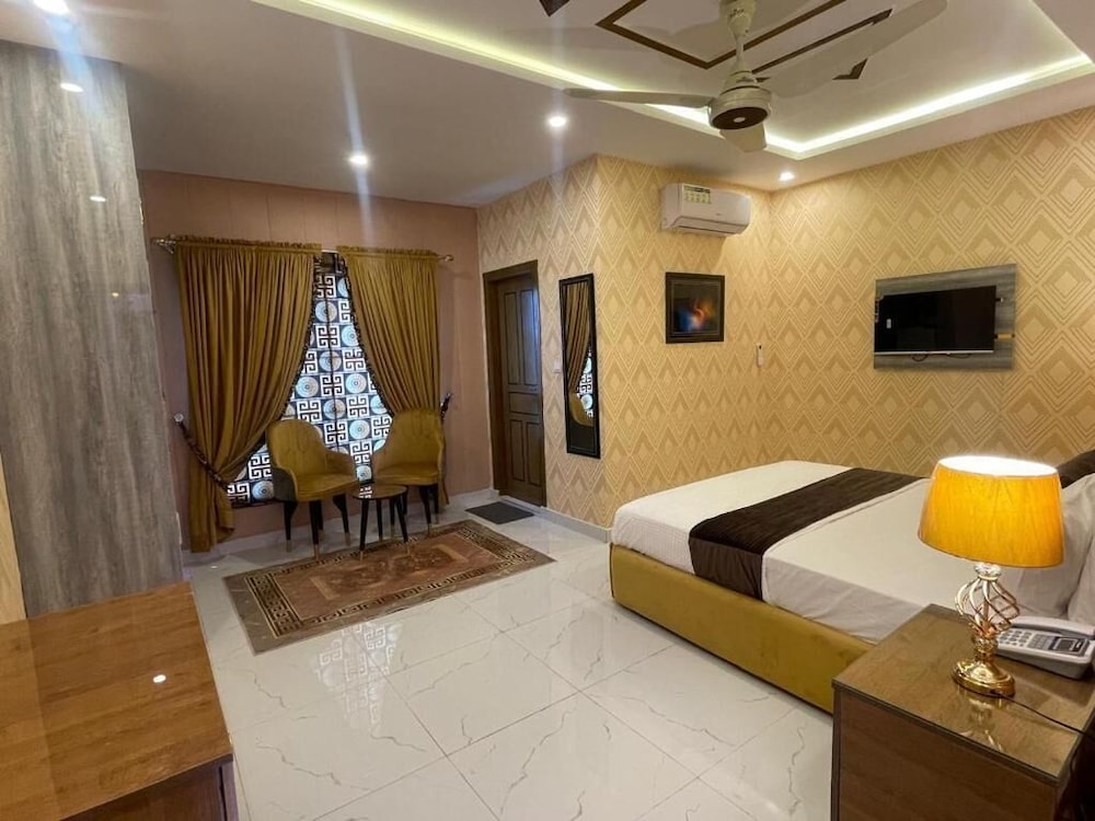 Superior Double or Twin Room, City View photo 3