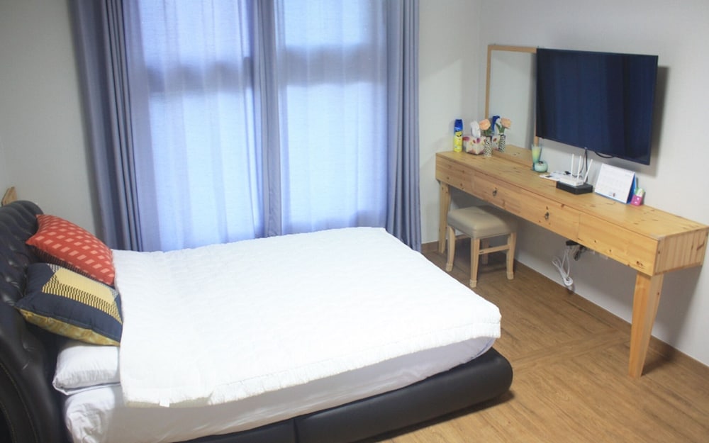 Room (Room 202) - Photo 1