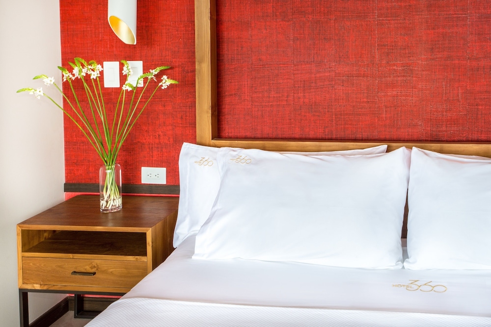 Sunrise Premium Villa, 1 King Bed, Balcony, Ocean View photo 2