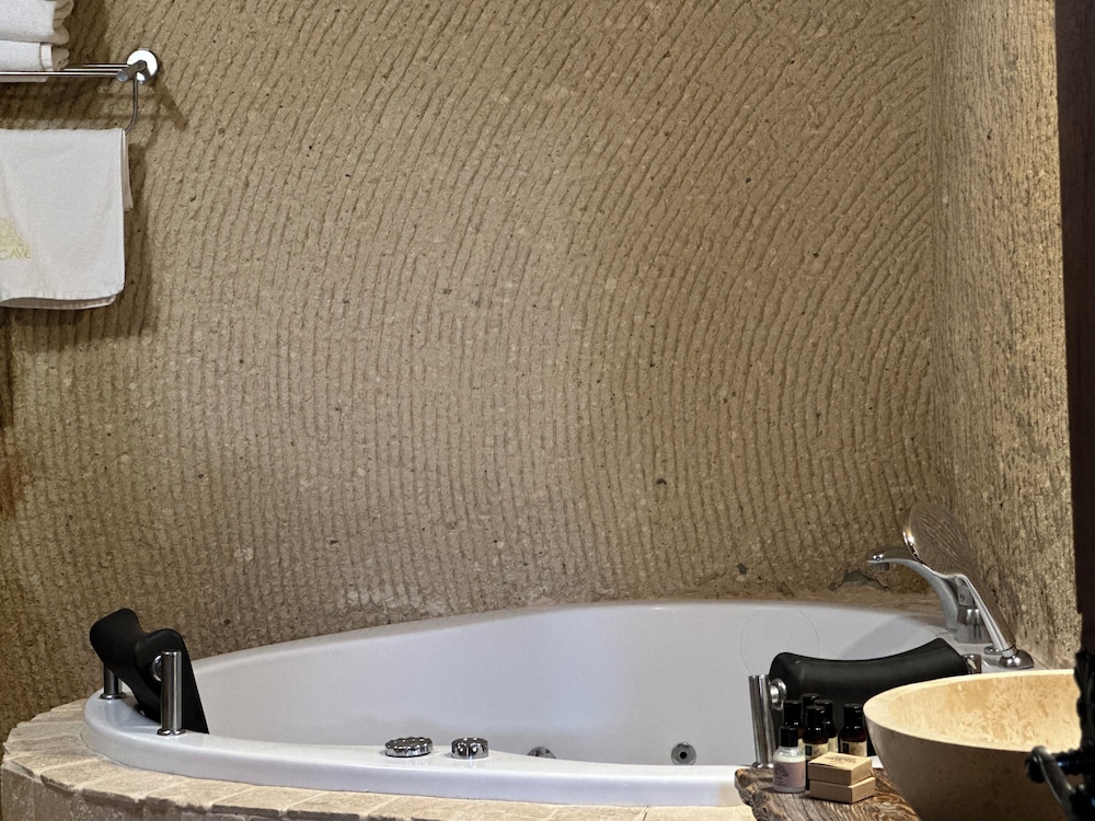 Deluxe Triple Room, Air conditioning - Photo 2