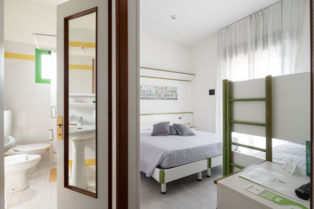 Basic Quadruple Room, Multiple Beds, Balcony photo 1