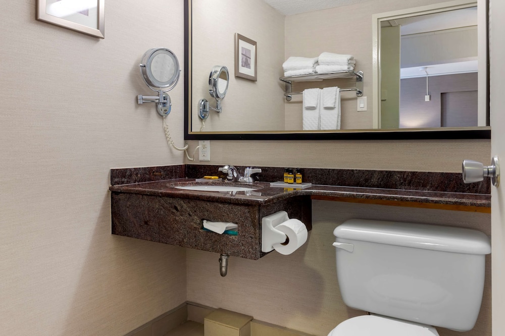 Suite, Multiple Beds, Non Smoking, Refrigerator & Microwave - Photo 4