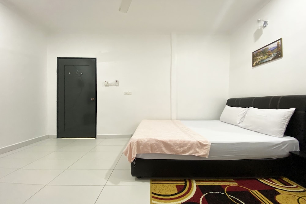 Room, Private Bathroom - Photo 1