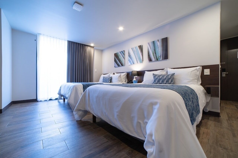 Deluxe Studio Suite, 2 Queen Beds photo 1