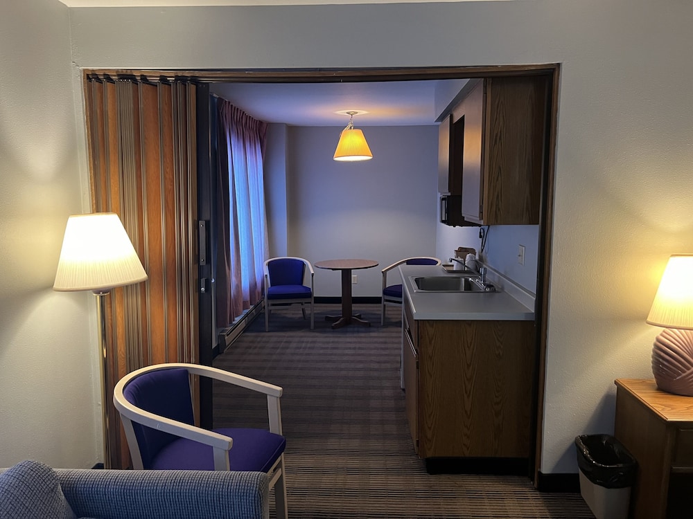 Queen Executive Suite photo 1