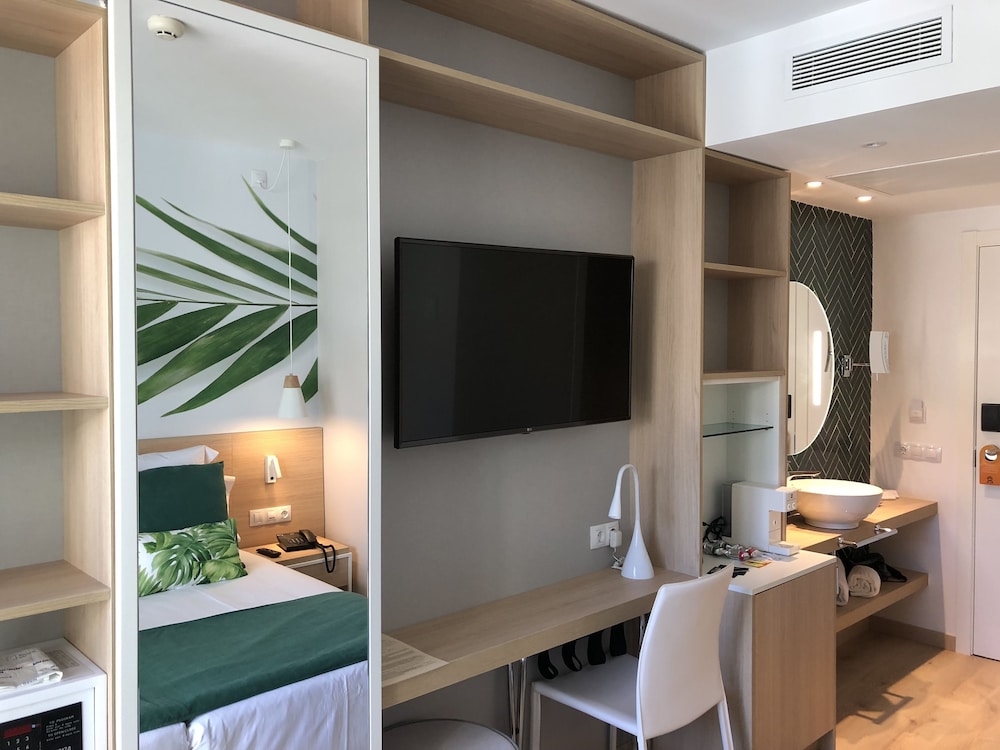 Economy Double Room Single Use (without balcony)