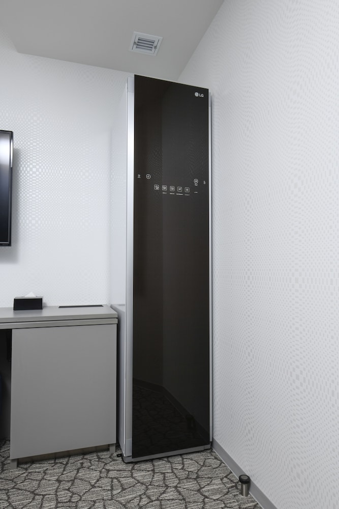 LG Styler Room, Standard with hydromassage showerhead & dryer, Twin, Non Smoking photo 2