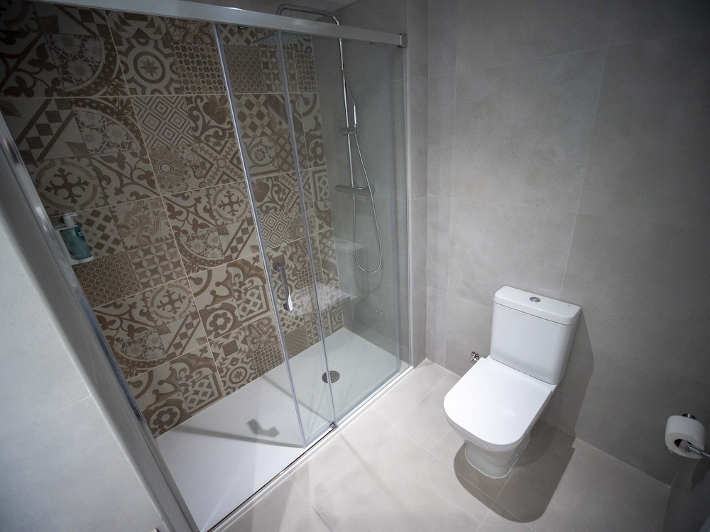 Superior Triple Room (3 Adults) - Photo 8