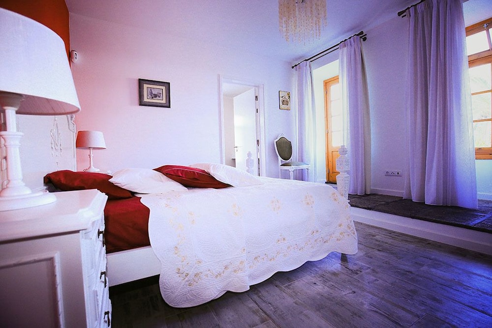 House, 2 Bedrooms photo 1