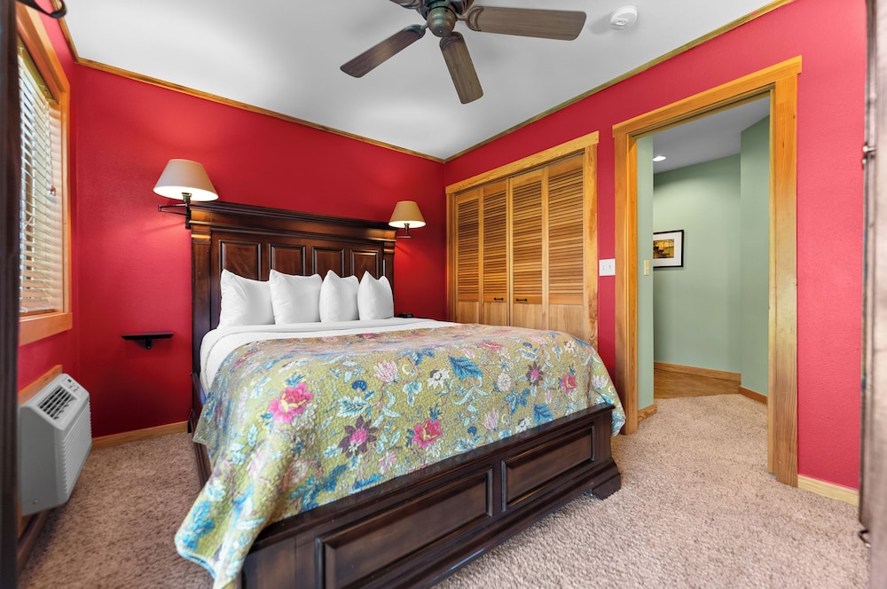 Luxury Apartment, 1 Queen Bed with Sofa bed, Fireplace, Mountain View photo 2