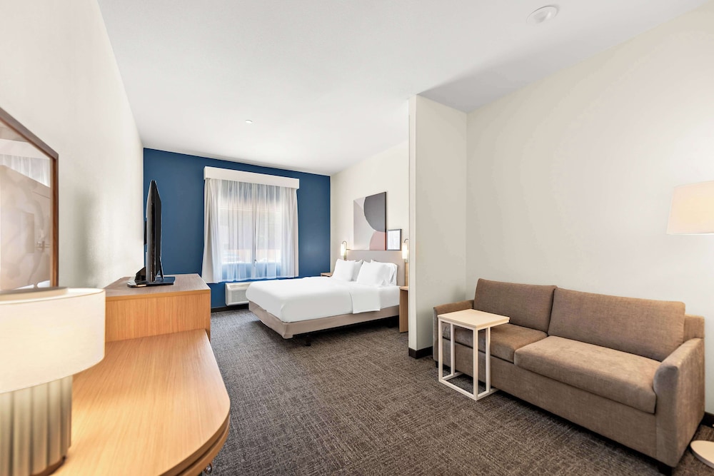 Room, 1 King Bed, Accessible, Bathtub - Photo 2