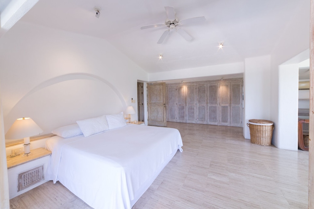 Luxury Villa, 5 Bedrooms, Partial Ocean View photo 1