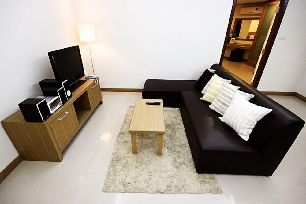 Family Room, 2 Bedrooms photo 3