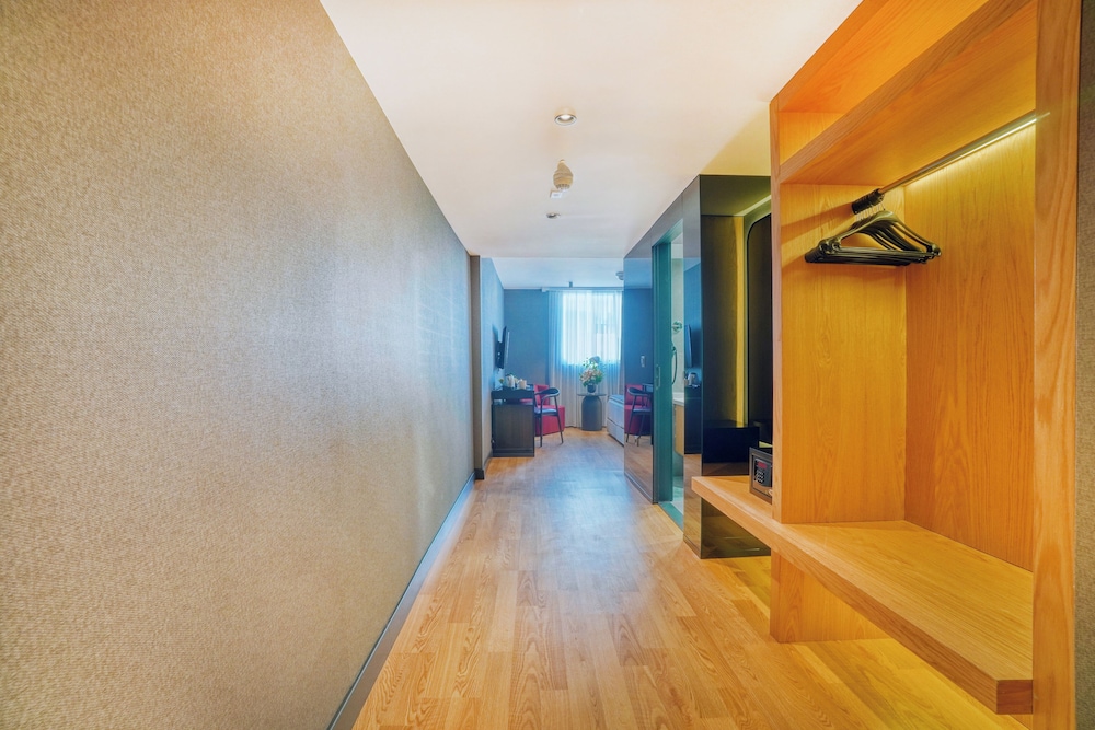 Deluxe Double or Twin Room - Photo 14