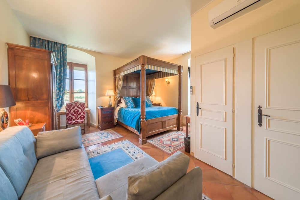 Royal Triple Room photo 2