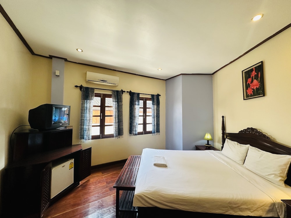 Deluxe Double Room - Photo 13